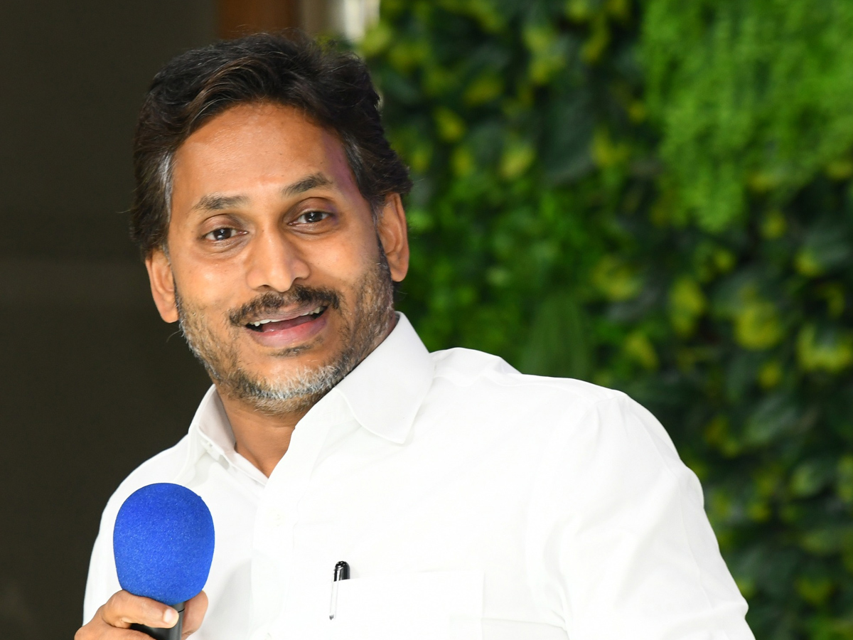 YS Jagan Key Meeting with Addanki YSRCP Local Body Representatives Photos17