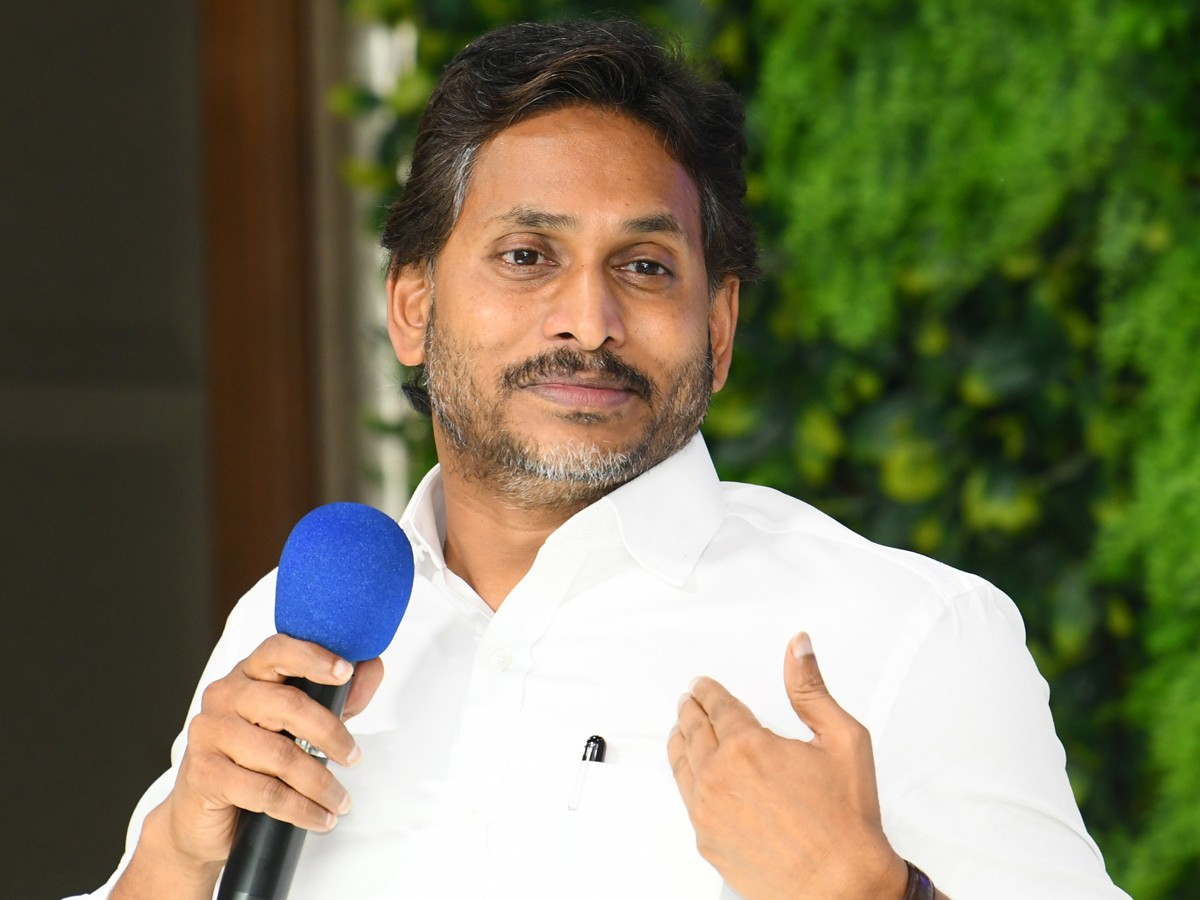 YS Jagan Key Meeting with Addanki YSRCP Local Body Representatives Photos18