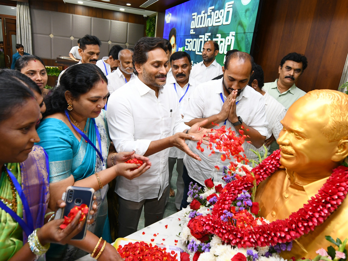 YS Jagan Key Meeting with Addanki YSRCP Local Body Representatives Photos2