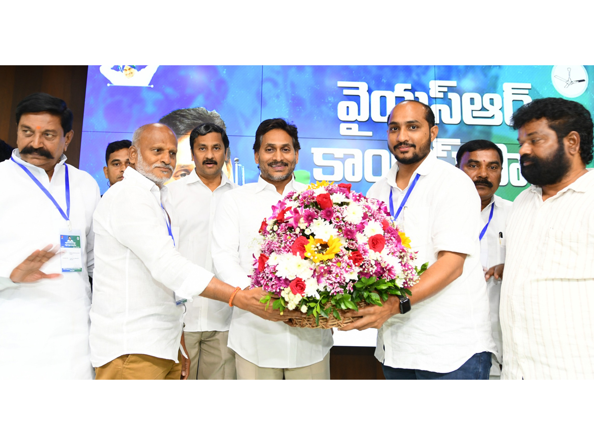 YS Jagan Key Meeting with Addanki YSRCP Local Body Representatives Photos3