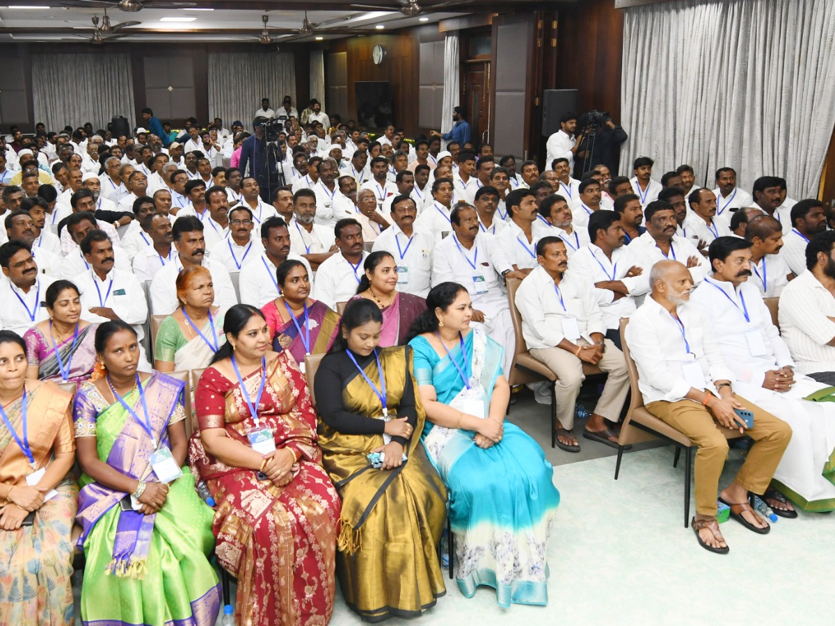 YS Jagan Key Meeting with Addanki YSRCP Local Body Representatives Photos4