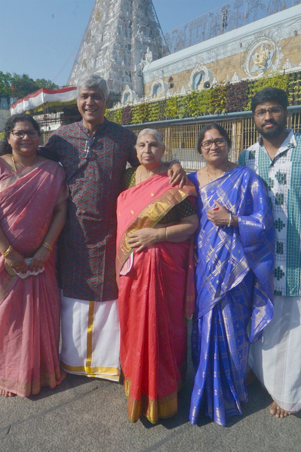 Actor Sharwanand And Actress Malavika Nair At Tirumala Photos2