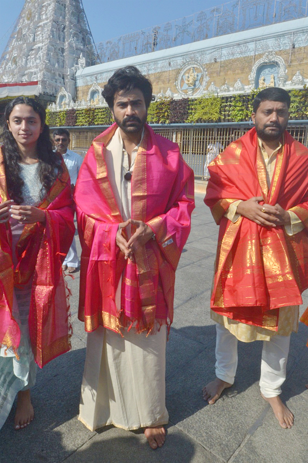 Actor Sharwanand And Actress Malavika Nair At Tirumala Photos5