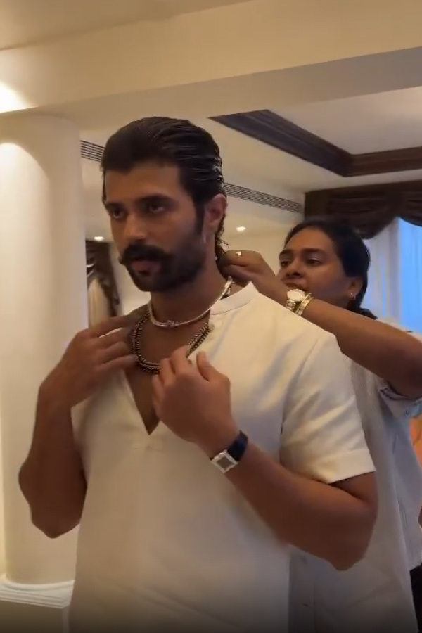 Rashmika Mandanna And Vijay Deverakonda Celebrate 1 Month Wedding Anniversary Photos7