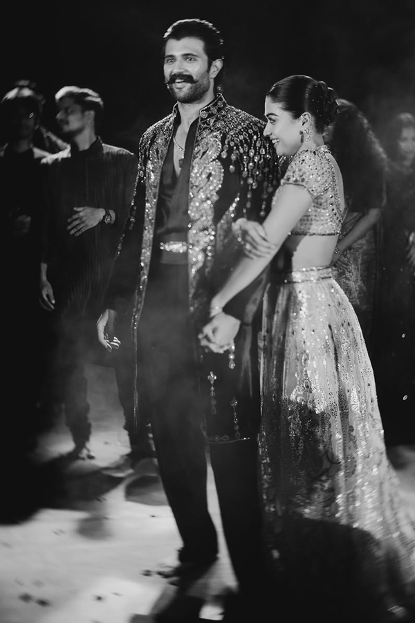 Rashmika Mandanna And Vijay Deverakonda Celebrate 1 Month Wedding Anniversary Photos11