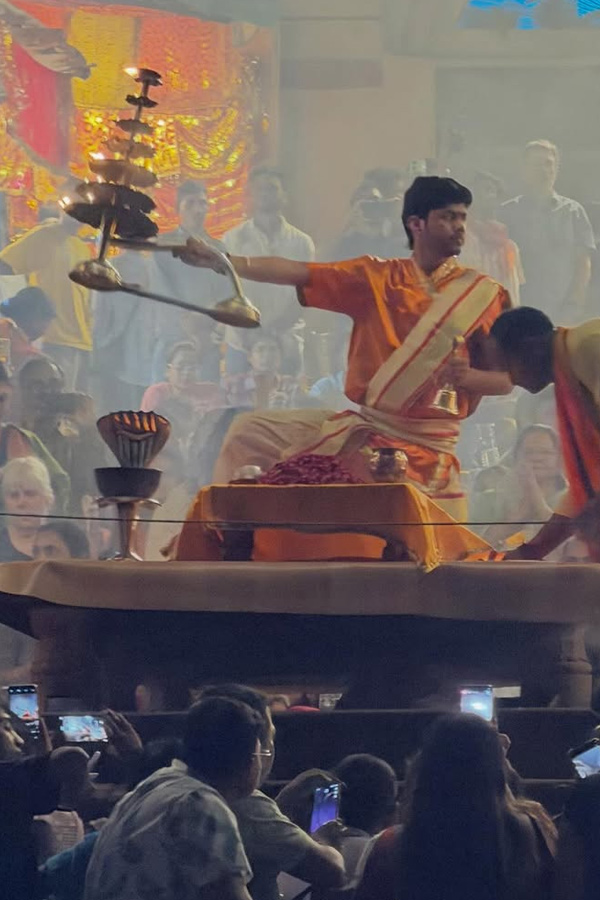 Anchor Rashmi Gautam worships In Varanasi Photos6