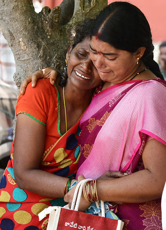 Markapuram Bus Accident HD Photos13