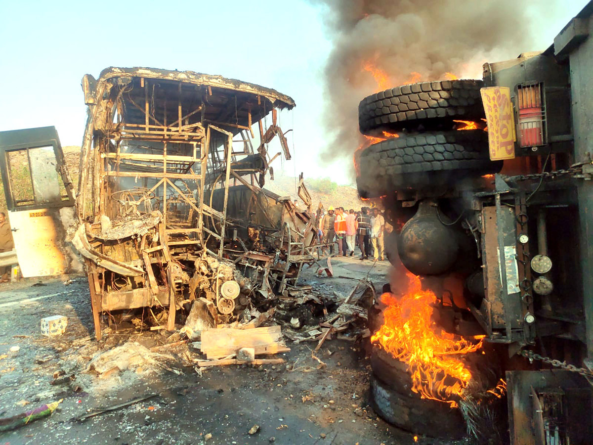 Markapuram Bus Accident HD Photos2