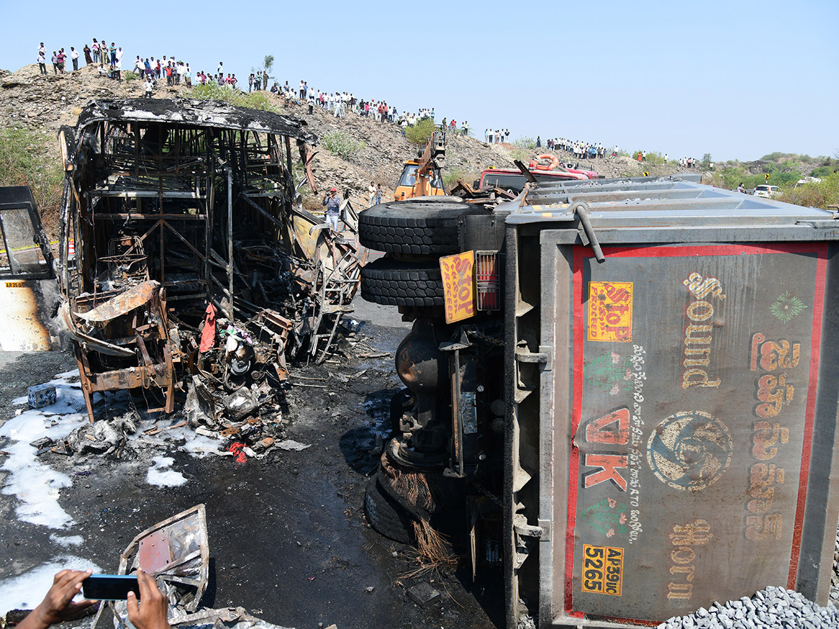 Markapuram Bus Accident HD Photos6