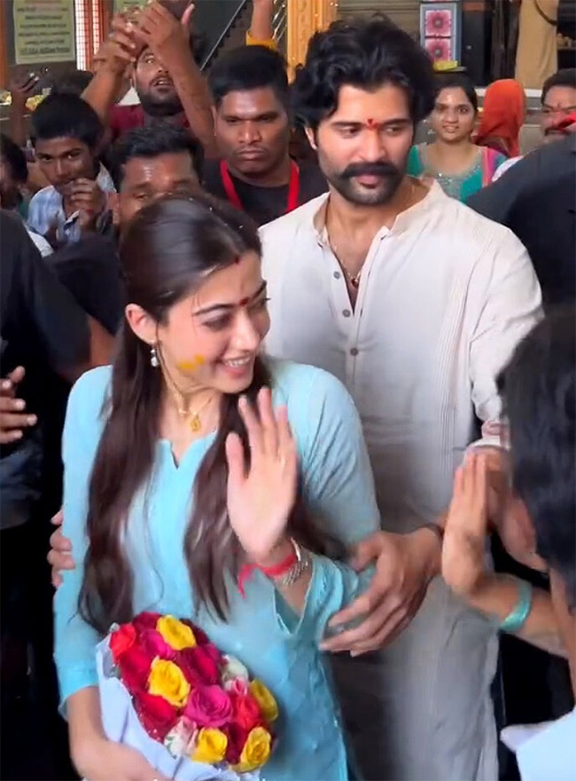 Vijay Deverakonda and Rashmika Mandanna At Anantapur11