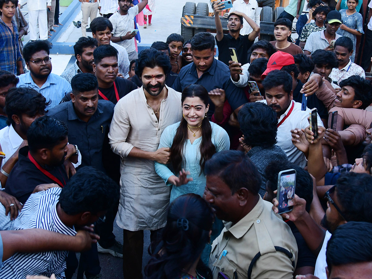 Vijay Deverakonda and Rashmika Mandanna At Anantapur13