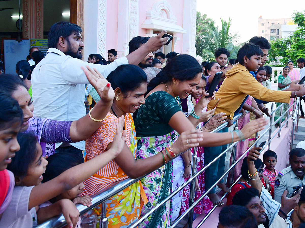 Vijay Deverakonda and Rashmika Mandanna At Anantapur3