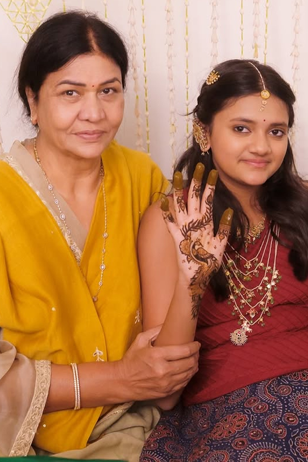 Lakshmi Manchu Beautiful Moments With Her Daughter Photos6