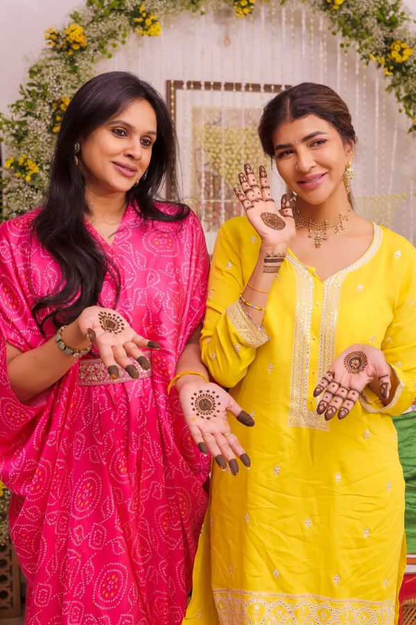 Lakshmi Manchu Beautiful Moments With Her Daughter Photos10