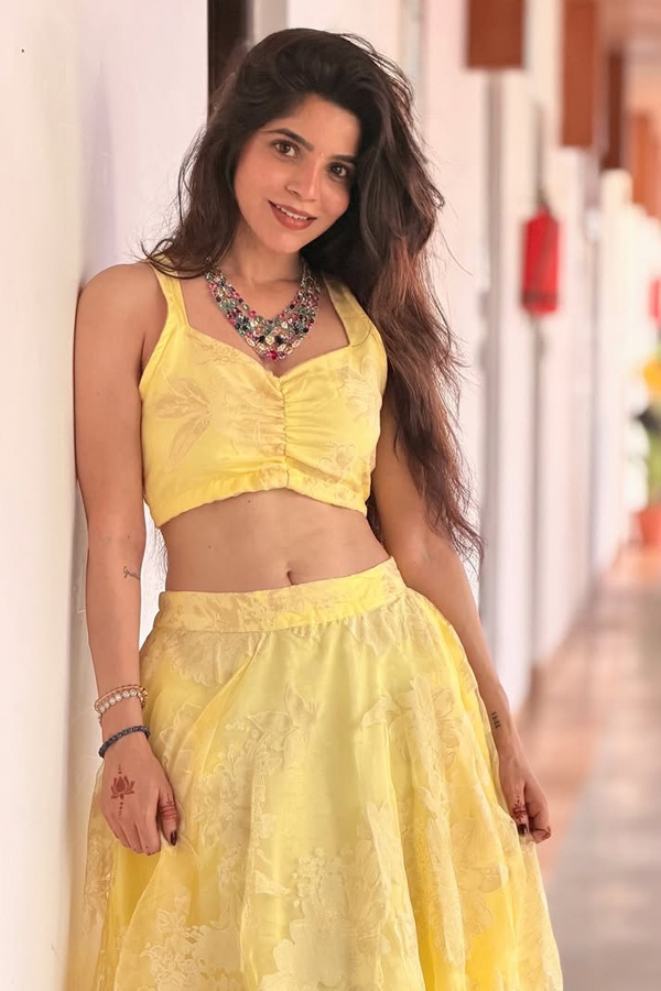 Actress Divyabharathi Attended Best Friend Wedding Photos5