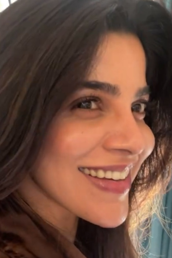 Actress Divyabharathi Attended Best Friend Wedding Photos8