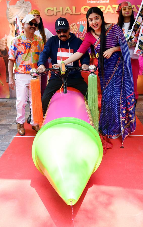 Actress Poonam Kaur Spray Gun Car In Hyderabad4