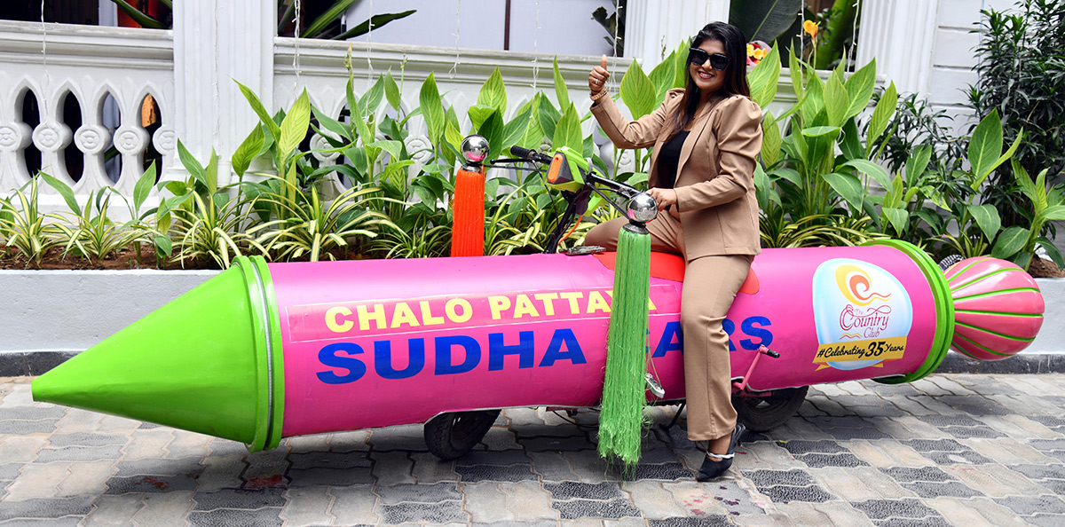 Actress Poonam Kaur Spray Gun Car In Hyderabad7