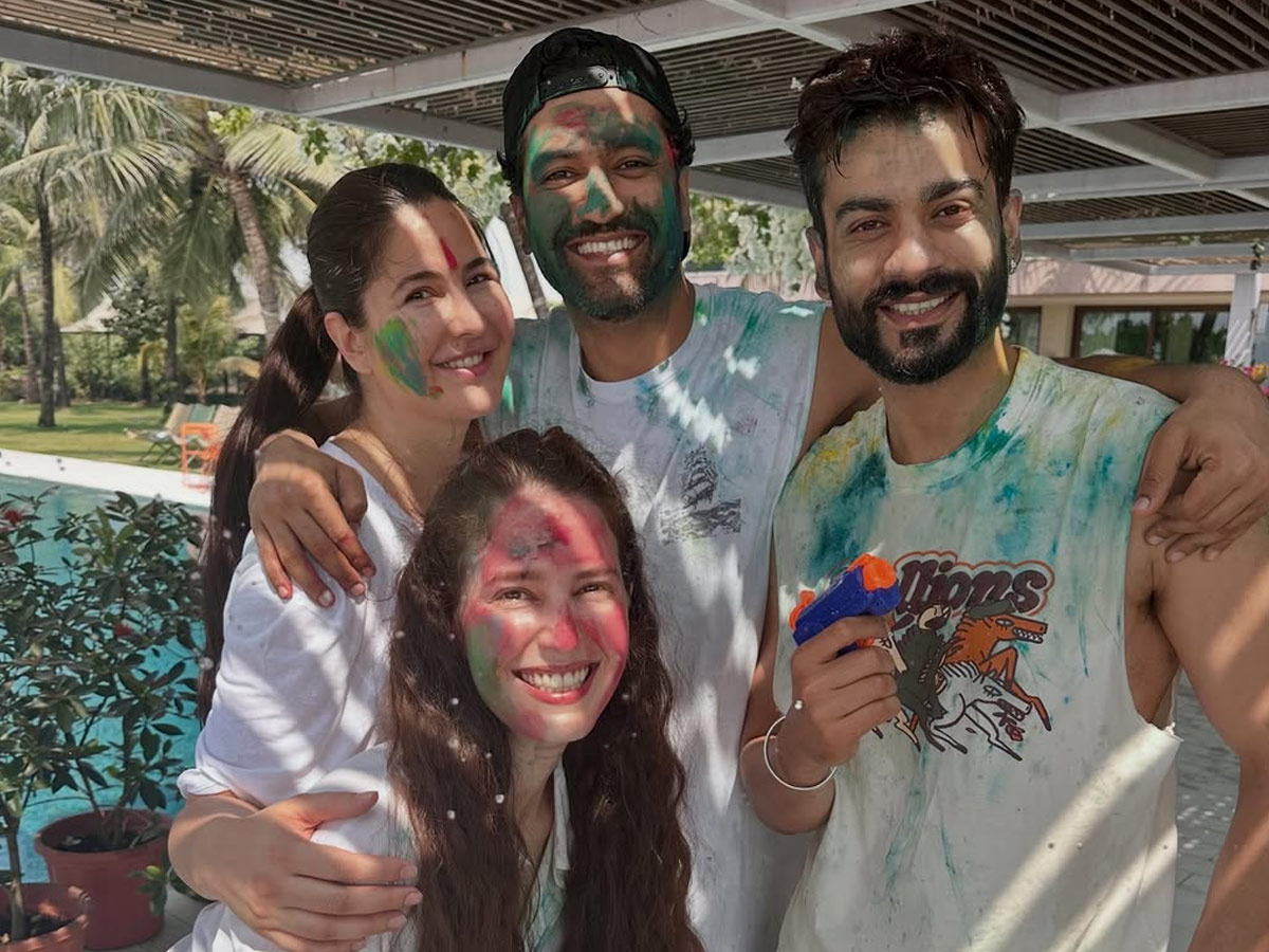 Celebreties share colourful Holi celebration Photos2