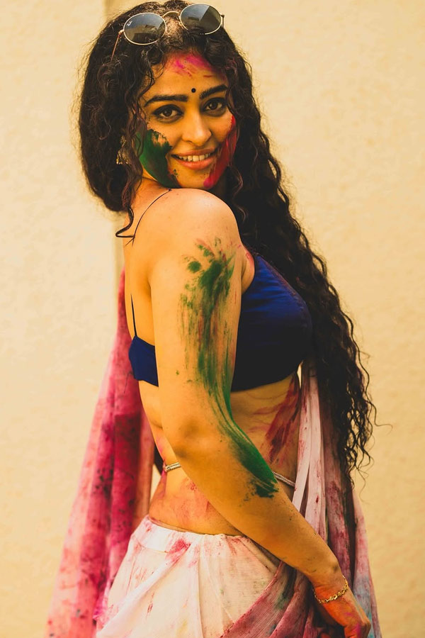 Celebreties share colourful Holi celebration Photos12