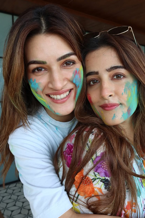 Celebreties share colourful Holi celebration Photos14