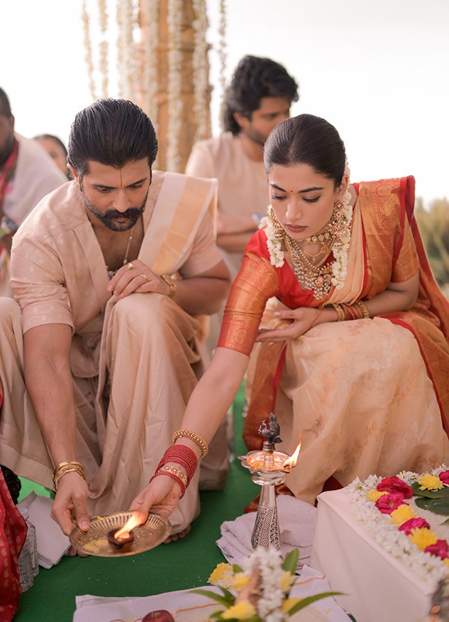 Vijay Deverakonda And Rashmika Visits Home Town Nagarkurnool11