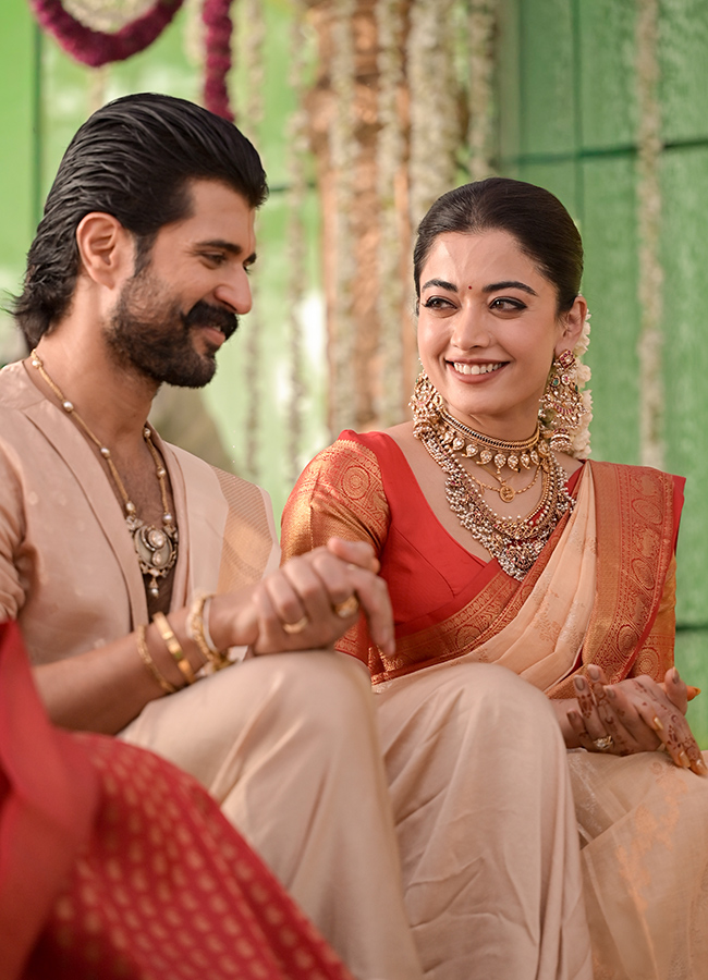 Vijay Deverakonda And Rashmika Visits Home Town Nagarkurnool17