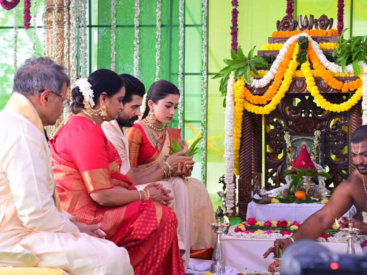 Vijay Deverakonda And Rashmika Visits Home Town Nagarkurnool19