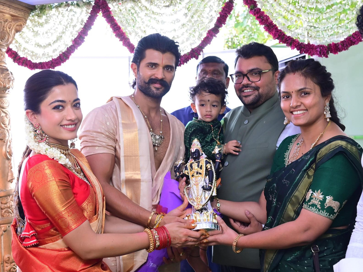 Vijay Deverakonda And Rashmika Visits Home Town Nagarkurnool20
