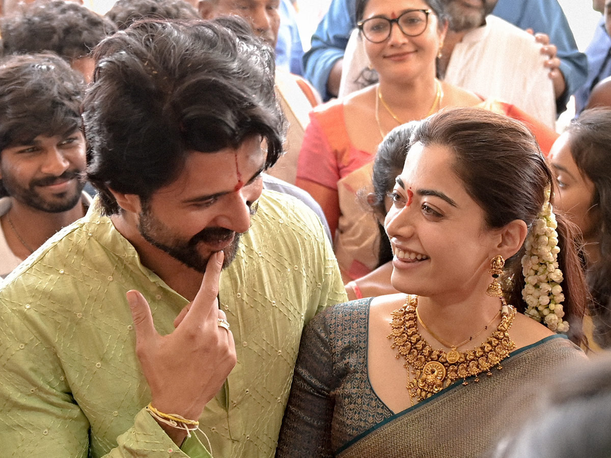 Vijay Deverakonda And Rashmika Visits Home Town Nagarkurnool7