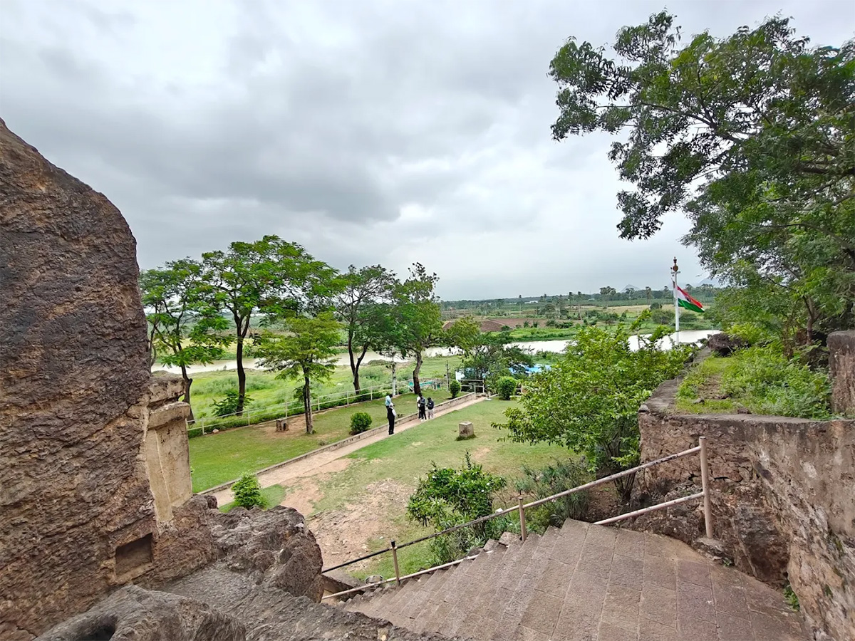 Undavalli Caves Located in Guntur District16