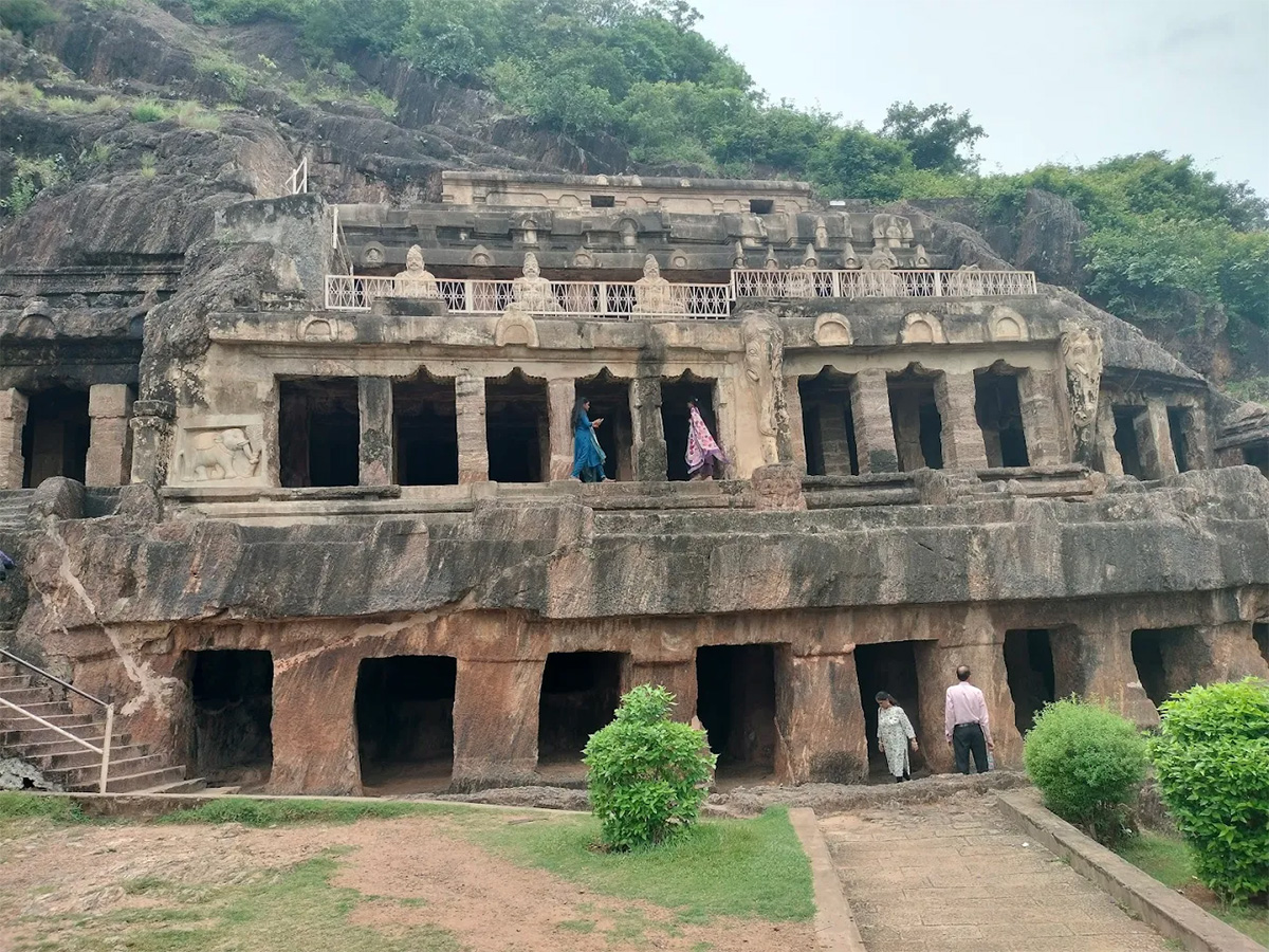 Undavalli Caves Located in Guntur District2