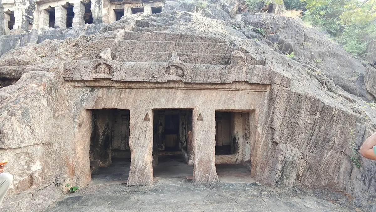 Undavalli Caves Located in Guntur District21