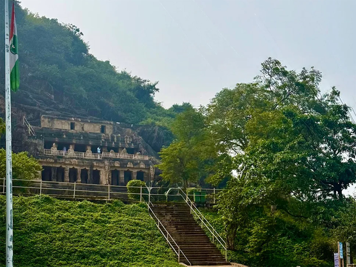Undavalli Caves Located in Guntur District6