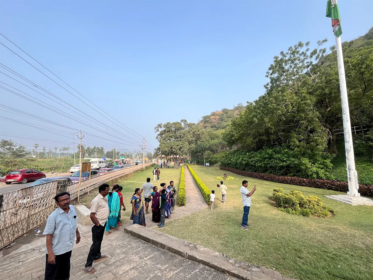 Undavalli Caves Located in Guntur District7