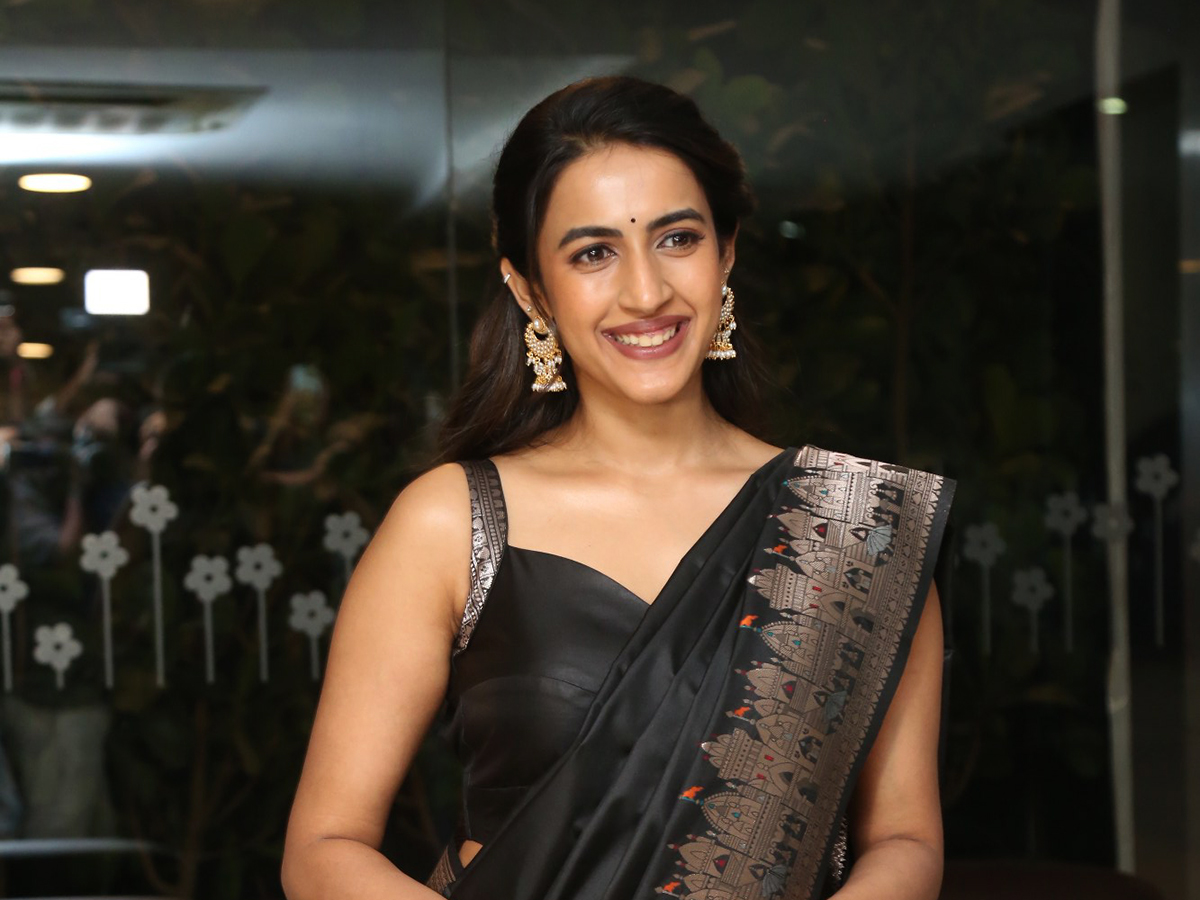 Actress Niharika Konidela HD Beautiful Photos1