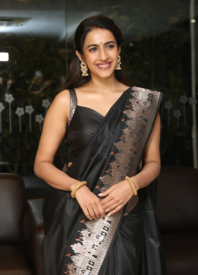 Actress Niharika Konidela HD Beautiful Photos2