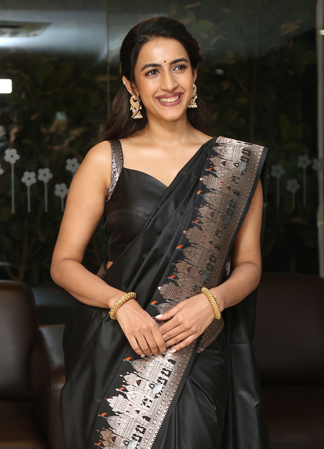 Actress Niharika Konidela HD Beautiful Photos4