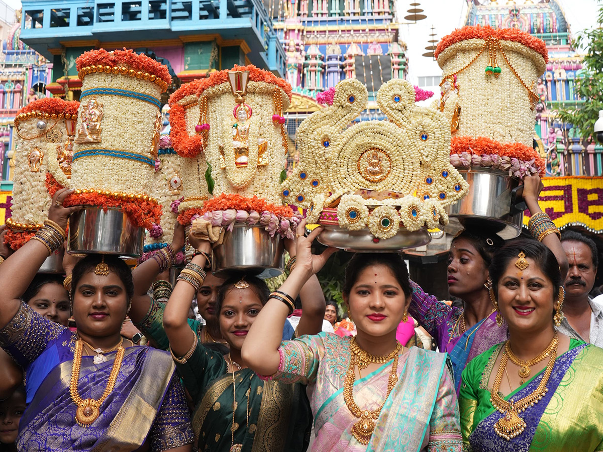 Bengaluru : A Feast for the Eyes The Harathi Lamp Celebration1