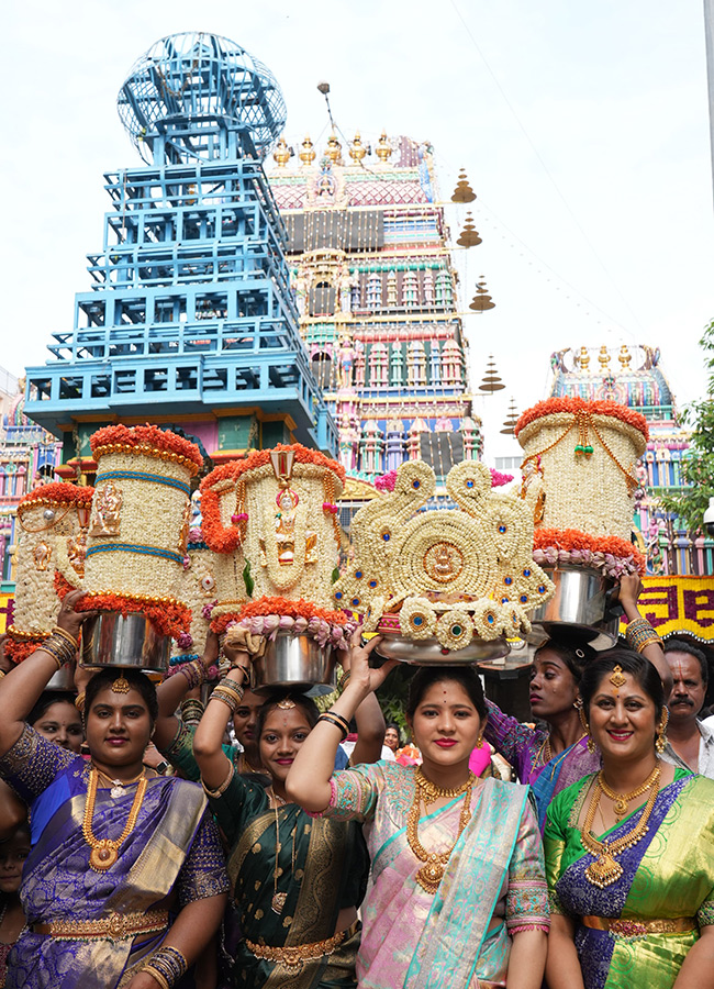Bengaluru : A Feast for the Eyes The Harathi Lamp Celebration10
