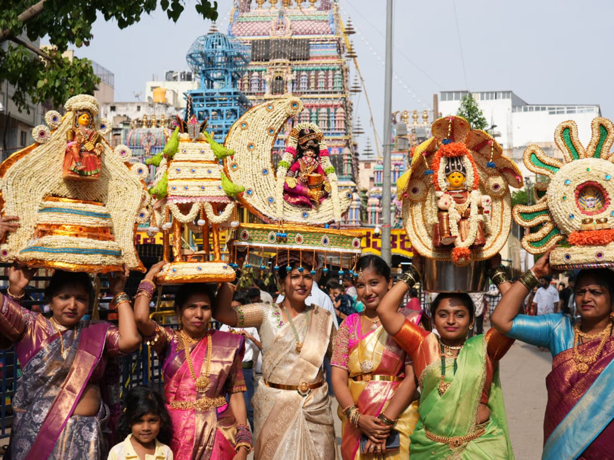 Bengaluru : A Feast for the Eyes The Harathi Lamp Celebration3