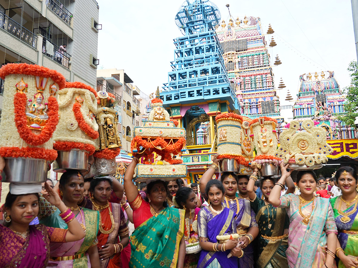 Bengaluru : A Feast for the Eyes The Harathi Lamp Celebration5