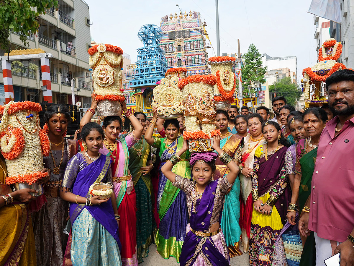 Bengaluru : A Feast for the Eyes The Harathi Lamp Celebration6