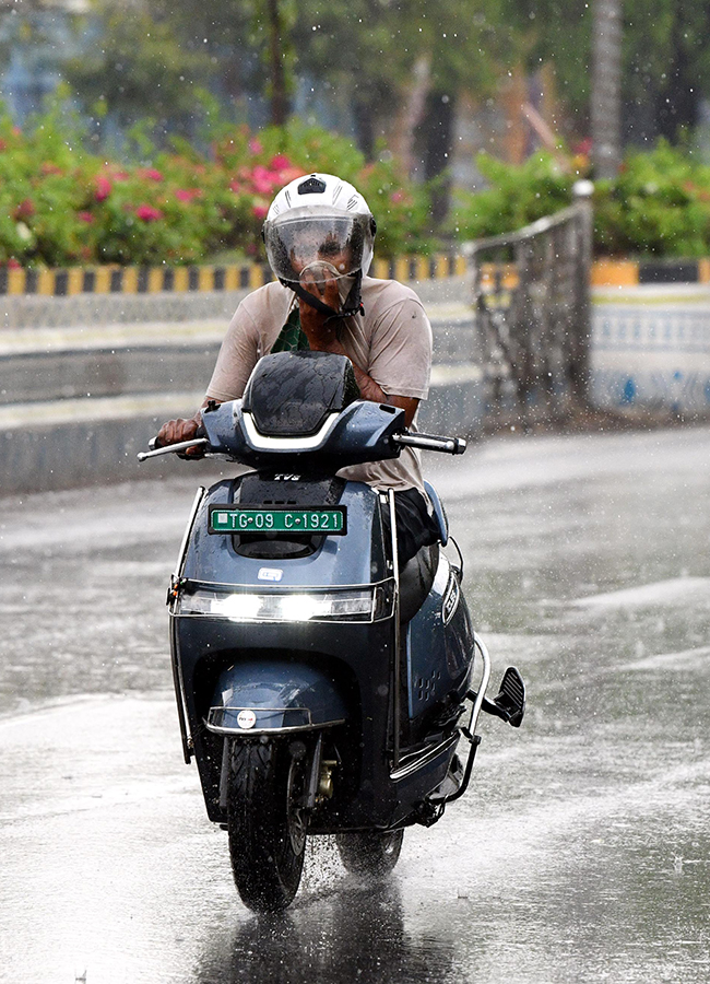 Heavy Rain Alert for Hyderabad HD Photos13