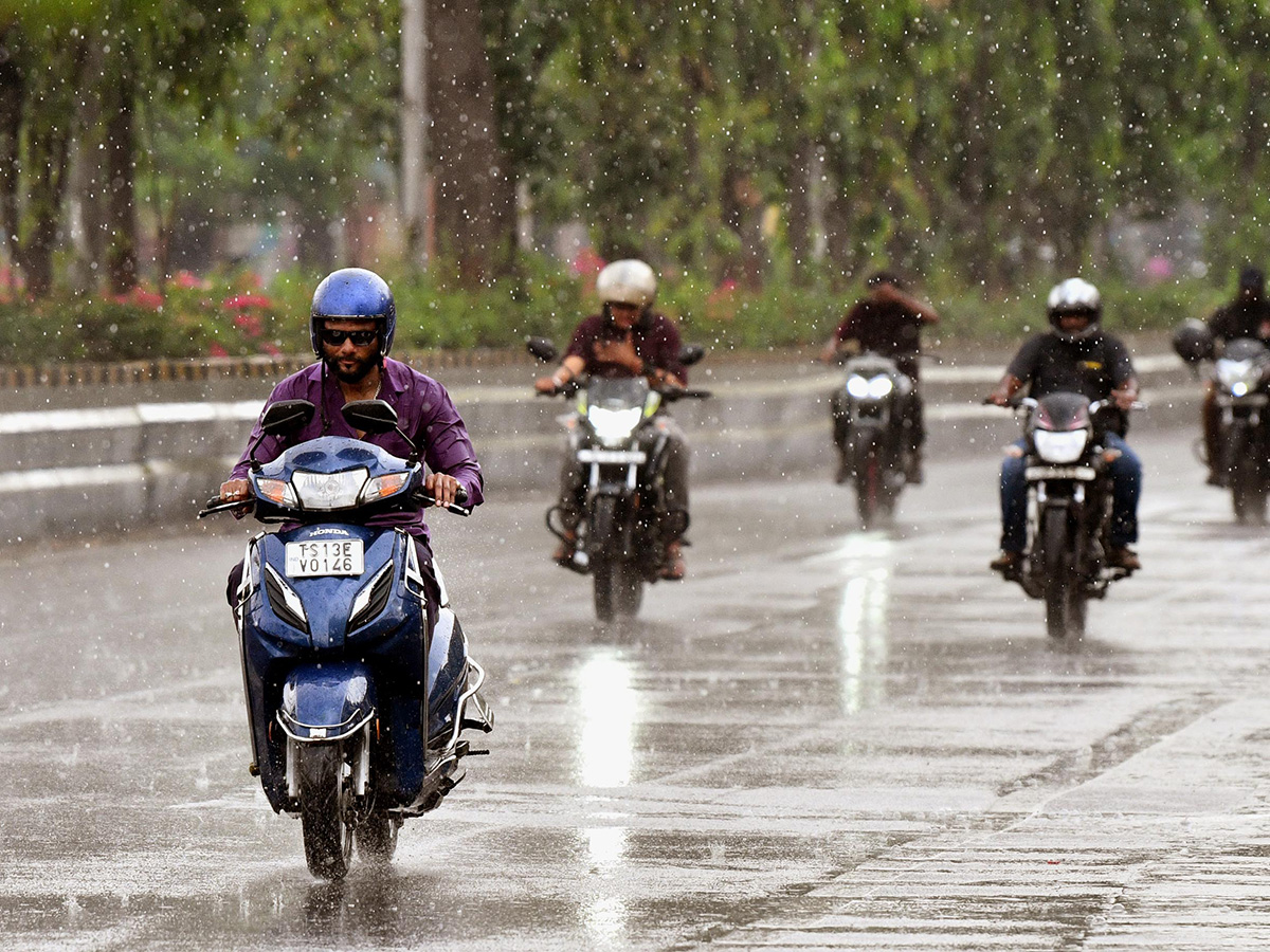 Heavy Rain Alert for Hyderabad HD Photos4