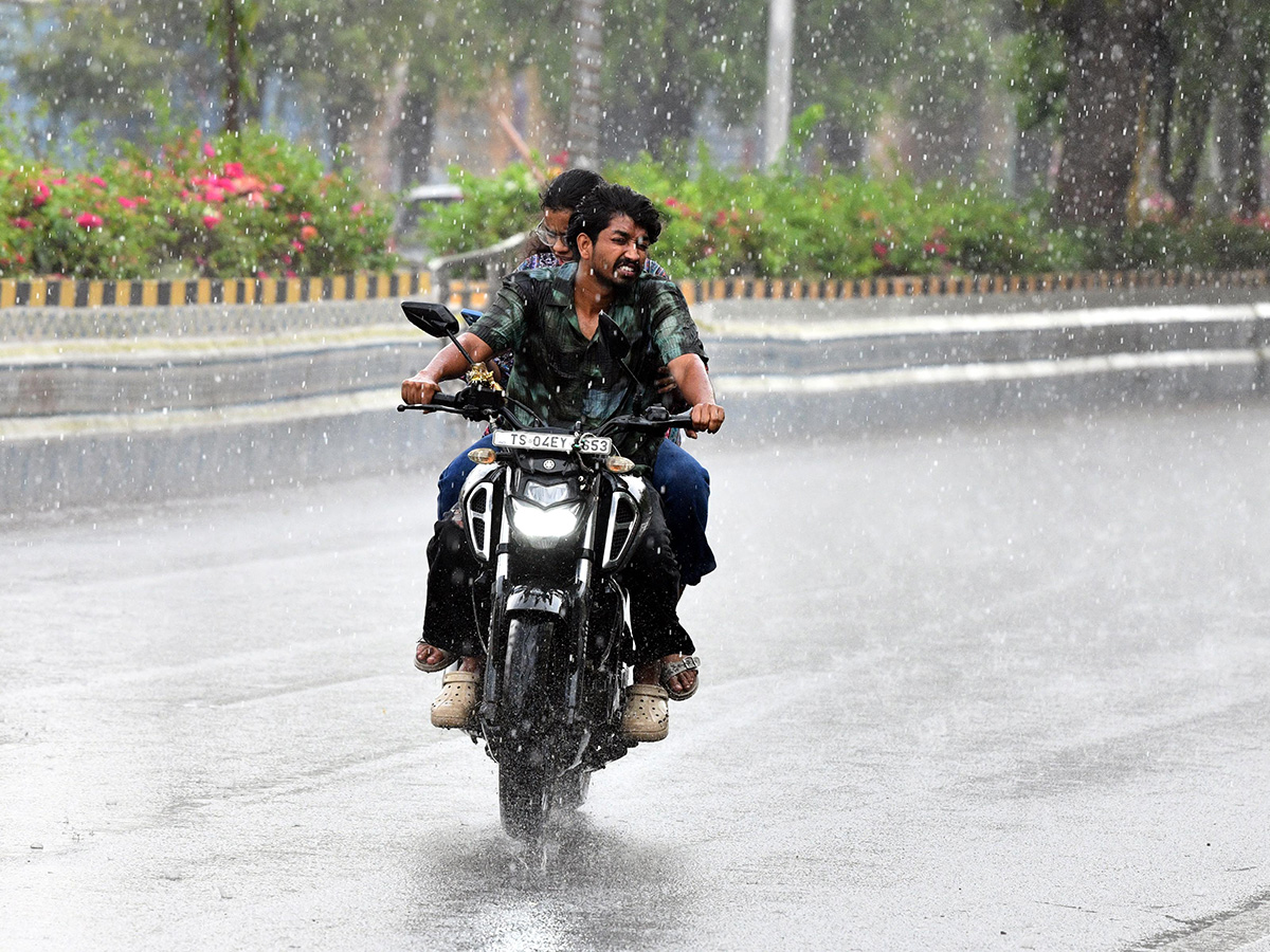 Heavy Rain Alert for Hyderabad HD Photos5