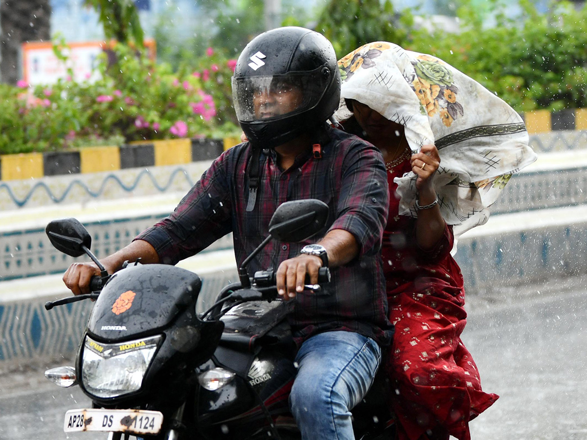 Heavy Rain Alert for Hyderabad HD Photos7