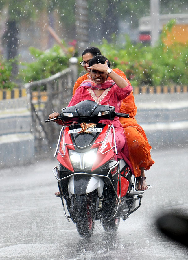 Heavy Rain Alert for Hyderabad HD Photos9