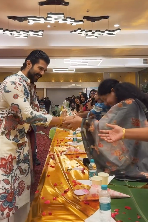 Actors Rashmika Mandanna And Vijay Deverakonda met Their fans Photos11