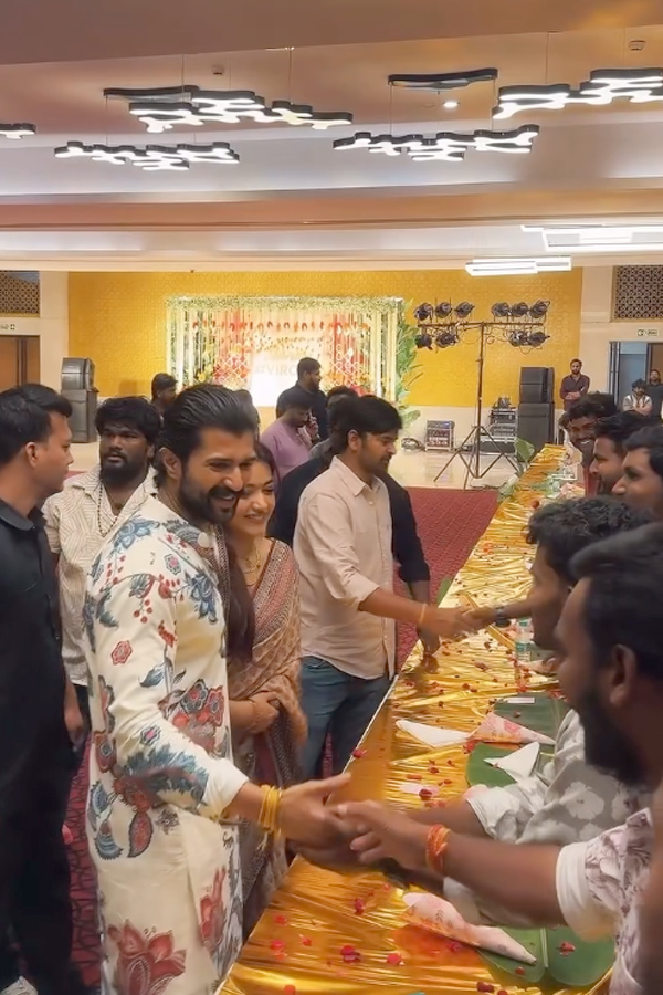 Actors Rashmika Mandanna And Vijay Deverakonda met Their fans Photos15